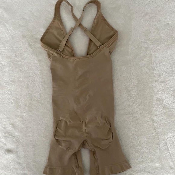 Skims beige halter convertible top deep plunge mid thigh bodysuit - Picture 2 of 3